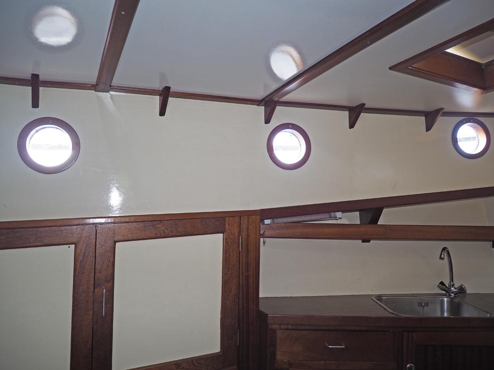 Cabin en avant, H&eacute;bergements